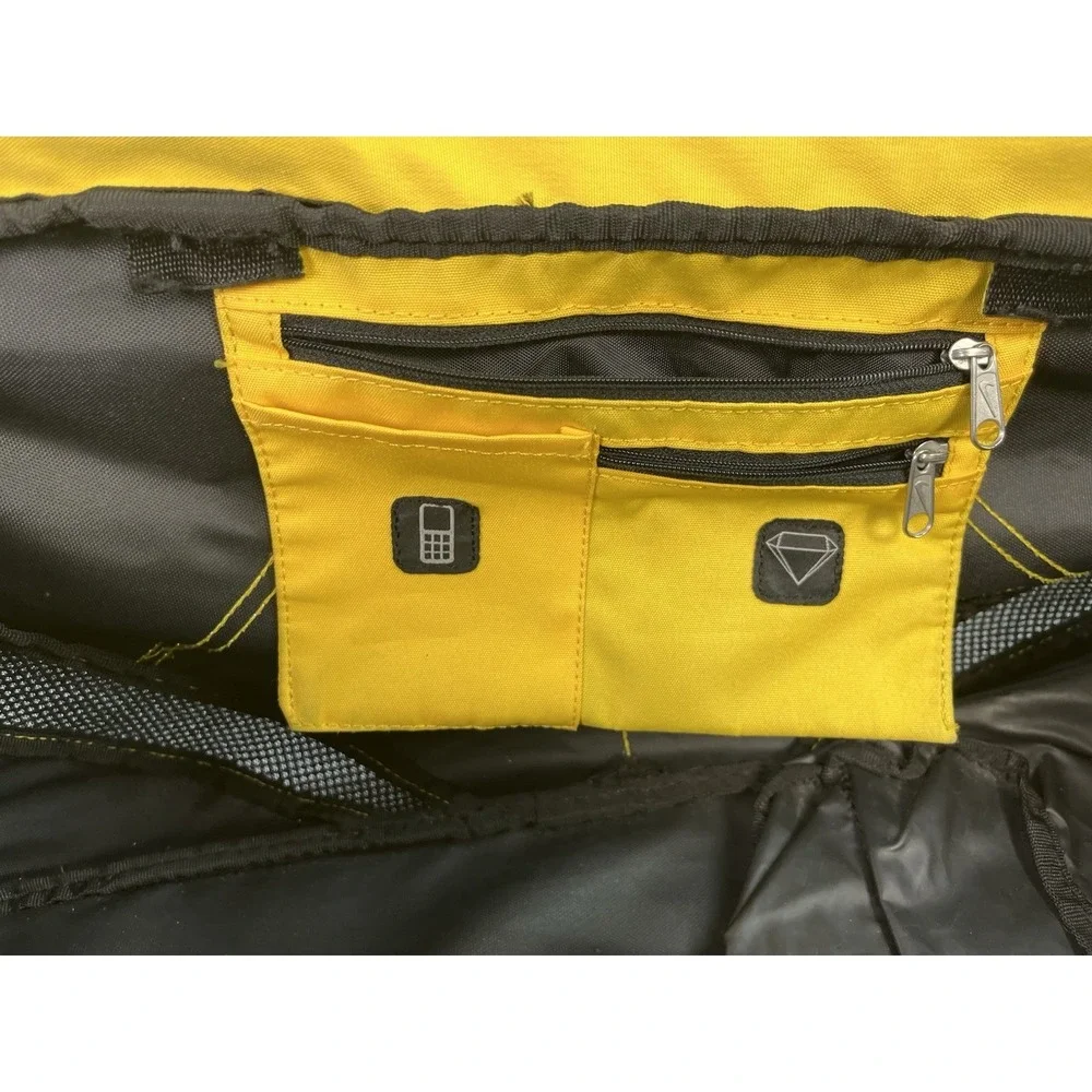 NIKE LIVESTRONG Black Charcoal Armstrong Nylon Duffel Bag 21 x 9 x 9 RARE